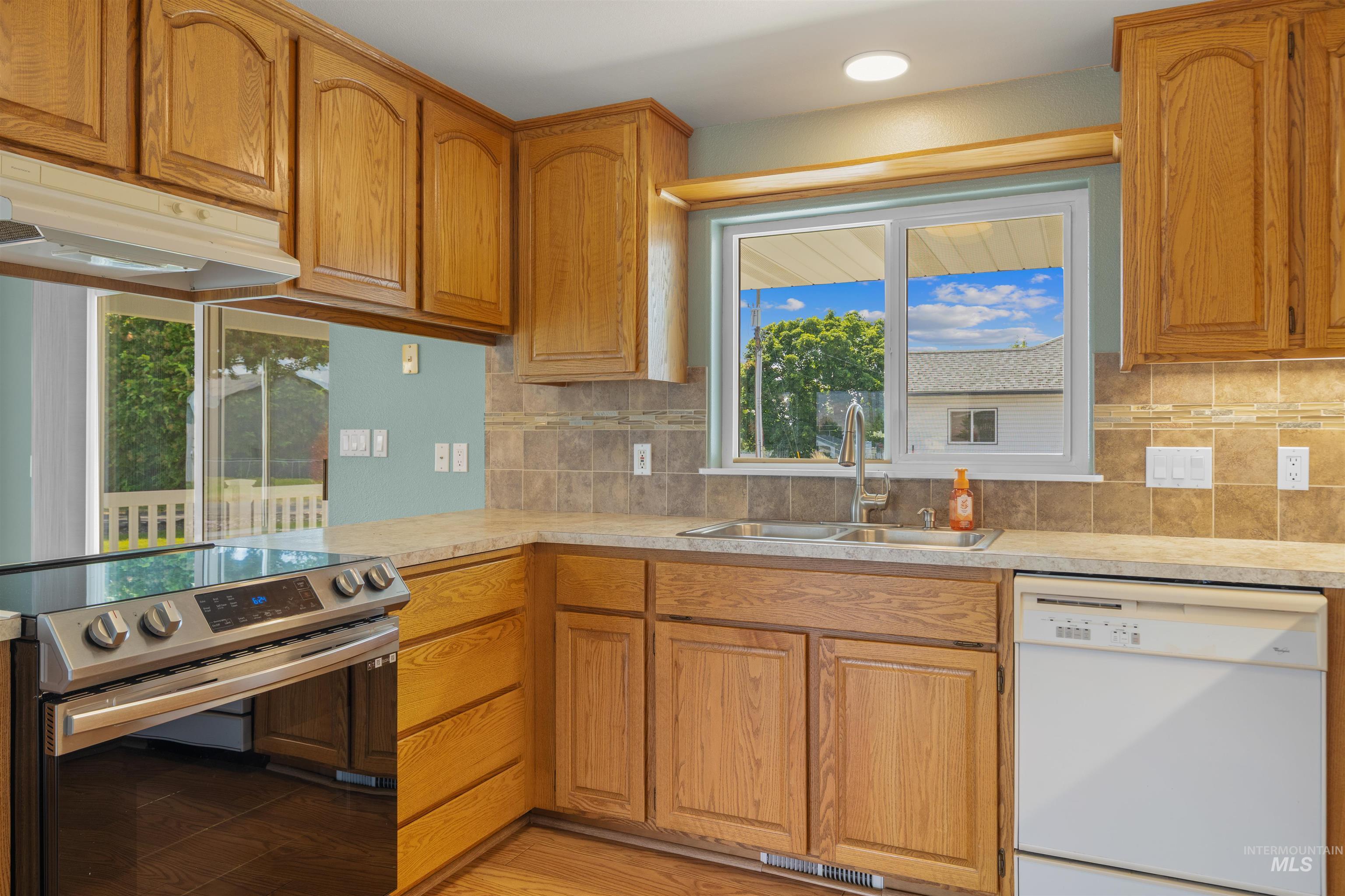 1709 Westwood Dr, Clarkston, Washington 99402, 3 Bedrooms, 2 Bathrooms, Residential For Sale, Price $429,900,MLS 98988125