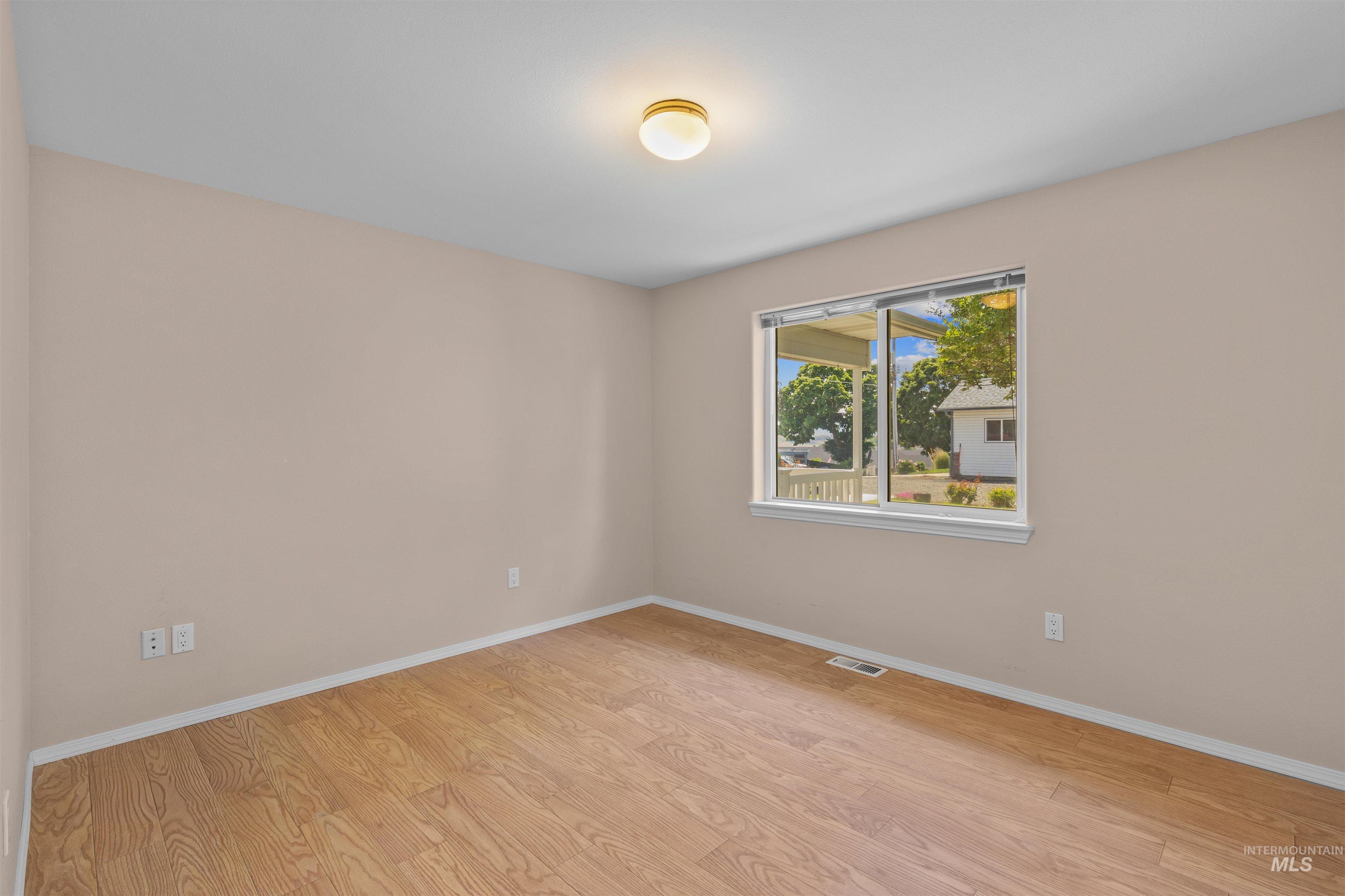 1709 Westwood Dr, Clarkston, Washington 99402, 3 Bedrooms, 2 Bathrooms, Residential For Sale, Price $429,900,MLS 98988125