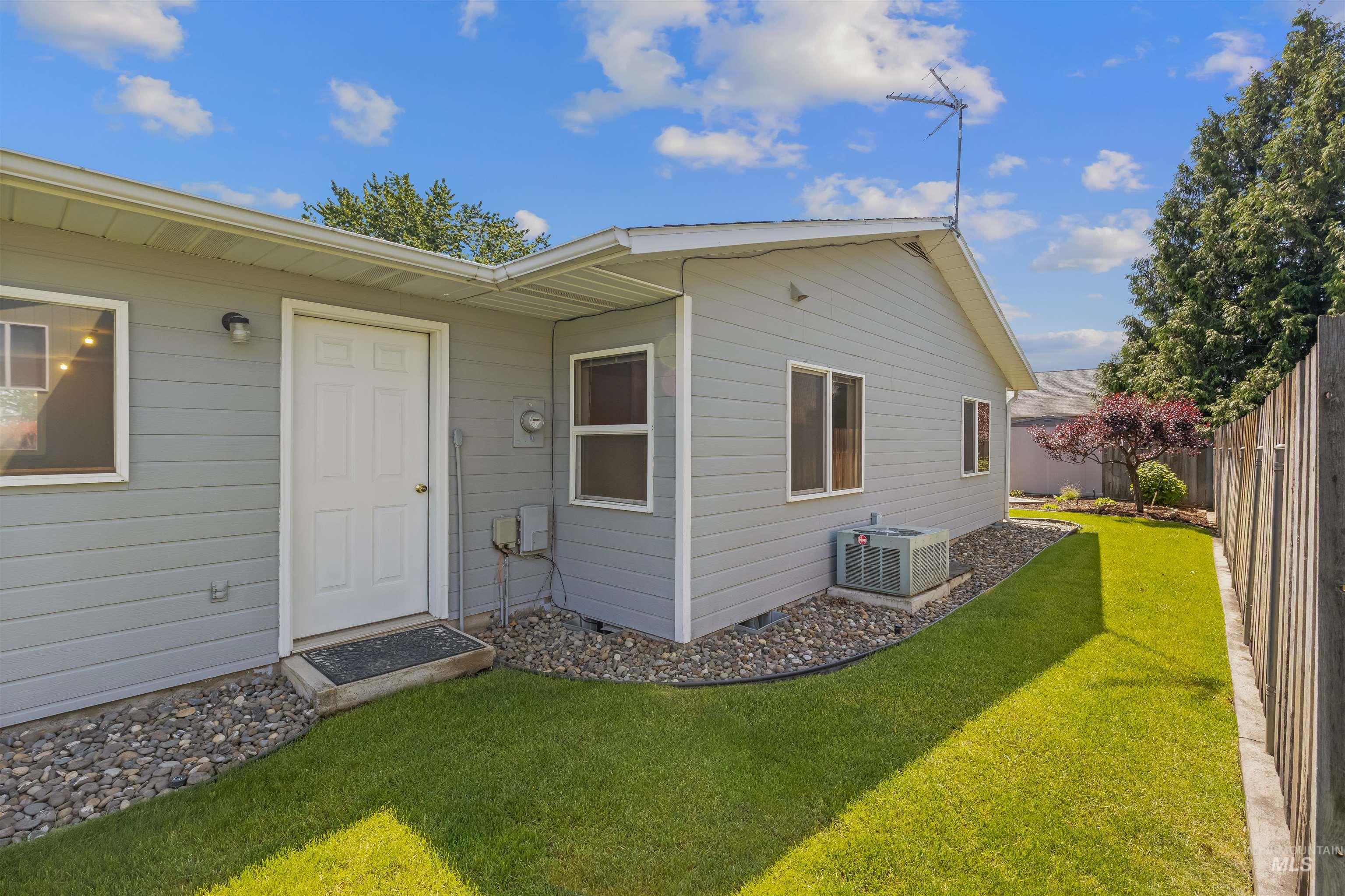 1709 Westwood Dr, Clarkston, Washington 99402, 3 Bedrooms, 2 Bathrooms, Residential For Sale, Price $429,900,MLS 98988125