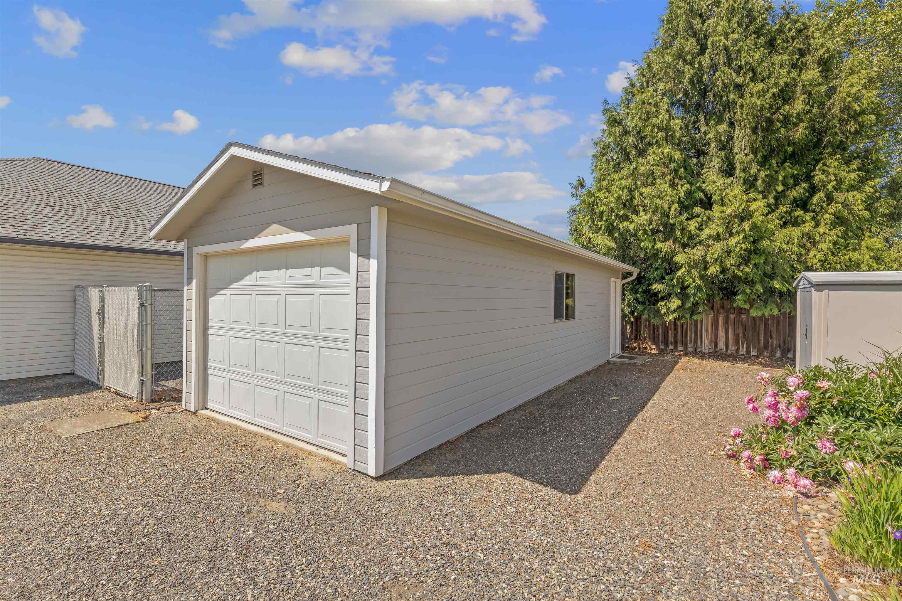 1709 Westwood Dr, Clarkston, Washington 99402, 3 Bedrooms, 2 Bathrooms, Residential For Sale, Price $429,900,MLS 98988125
