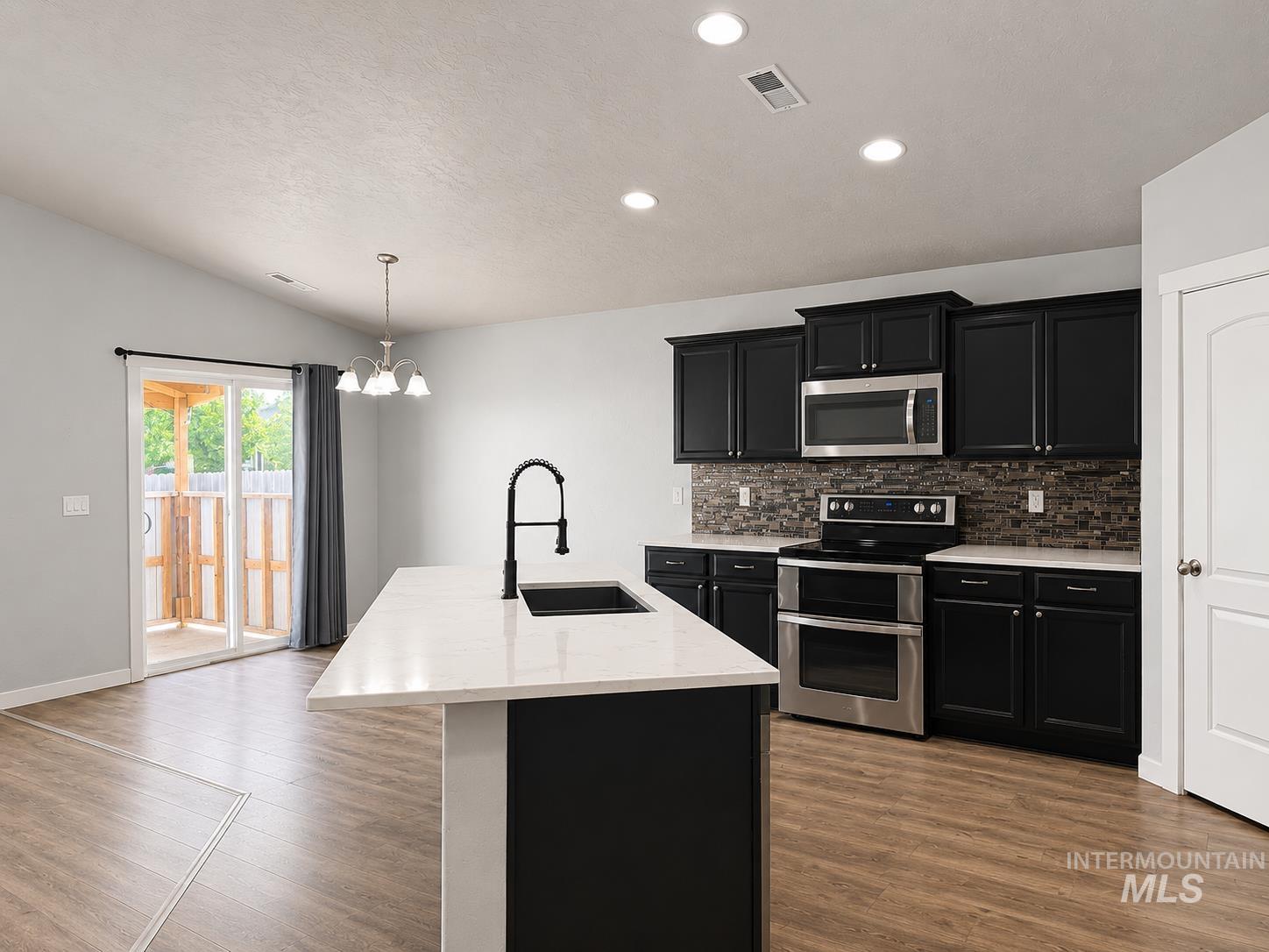 3813 E Holly Ridge Dr, Nampa, Idaho 83686, 3 Bedrooms, 2 Bathrooms, Residential For Sale, Price $420,000,MLS 98988126