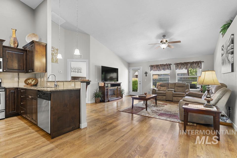 1483 W Arch Rock St, Meridian, Idaho 83646, 3 Bedrooms, 2 Bathrooms, Residential For Sale, Price $480,000,MLS 98988129