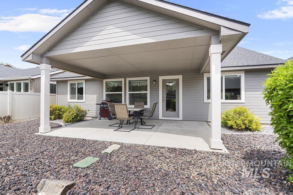 1483 W Arch Rock St, Meridian, Idaho 83646, 3 Bedrooms, 2 Bathrooms, Residential For Sale, Price $480,000,MLS 98988129