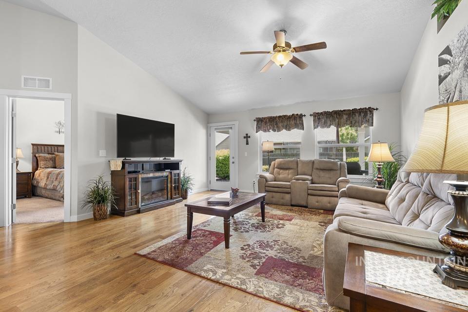 1483 W Arch Rock St, Meridian, Idaho 83646, 3 Bedrooms, 2 Bathrooms, Residential For Sale, Price $480,000,MLS 98988129