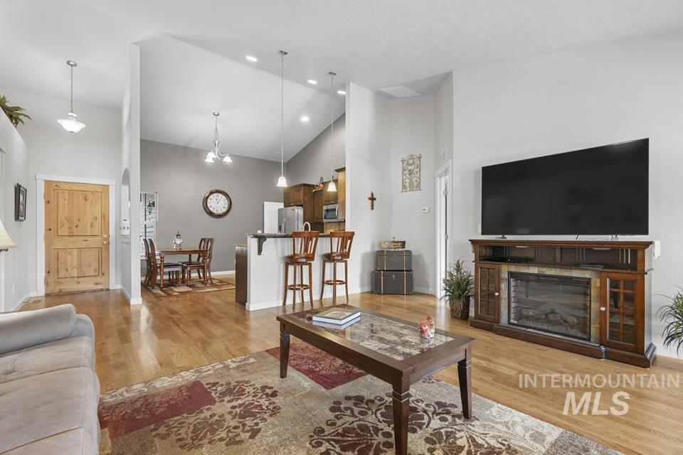 1483 W Arch Rock St, Meridian, Idaho 83646, 3 Bedrooms, 2 Bathrooms, Residential For Sale, Price $480,000,MLS 98988129