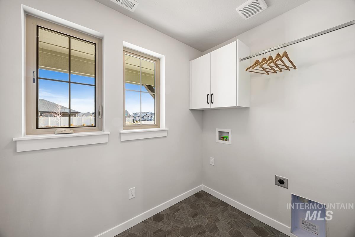 1762 E Hadler St., Meridian, Idaho 83642, 3 Bedrooms, 2 Bathrooms, Residential For Sale, Price $448,800,MLS 98988130