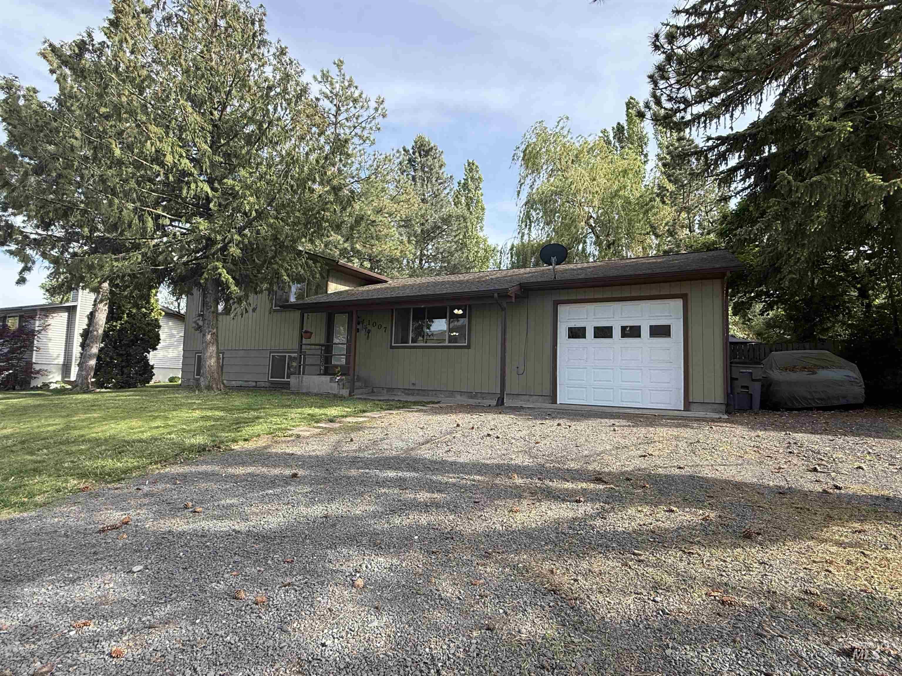 1007 Cedar Ave., Moscow, Idaho 83843, 4 Bedrooms, 2 Bathrooms, Residential For Sale, Price $449,000,MLS 98988131