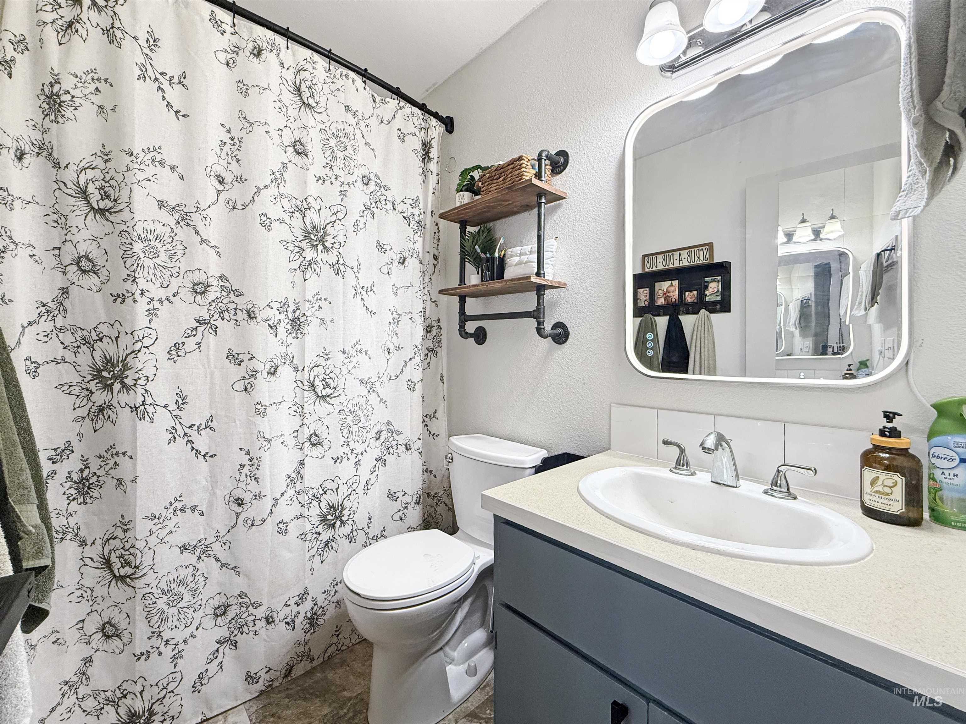 1007 Cedar Ave., Moscow, Idaho 83843, 4 Bedrooms, 2 Bathrooms, Residential For Sale, Price $449,000,MLS 98988131