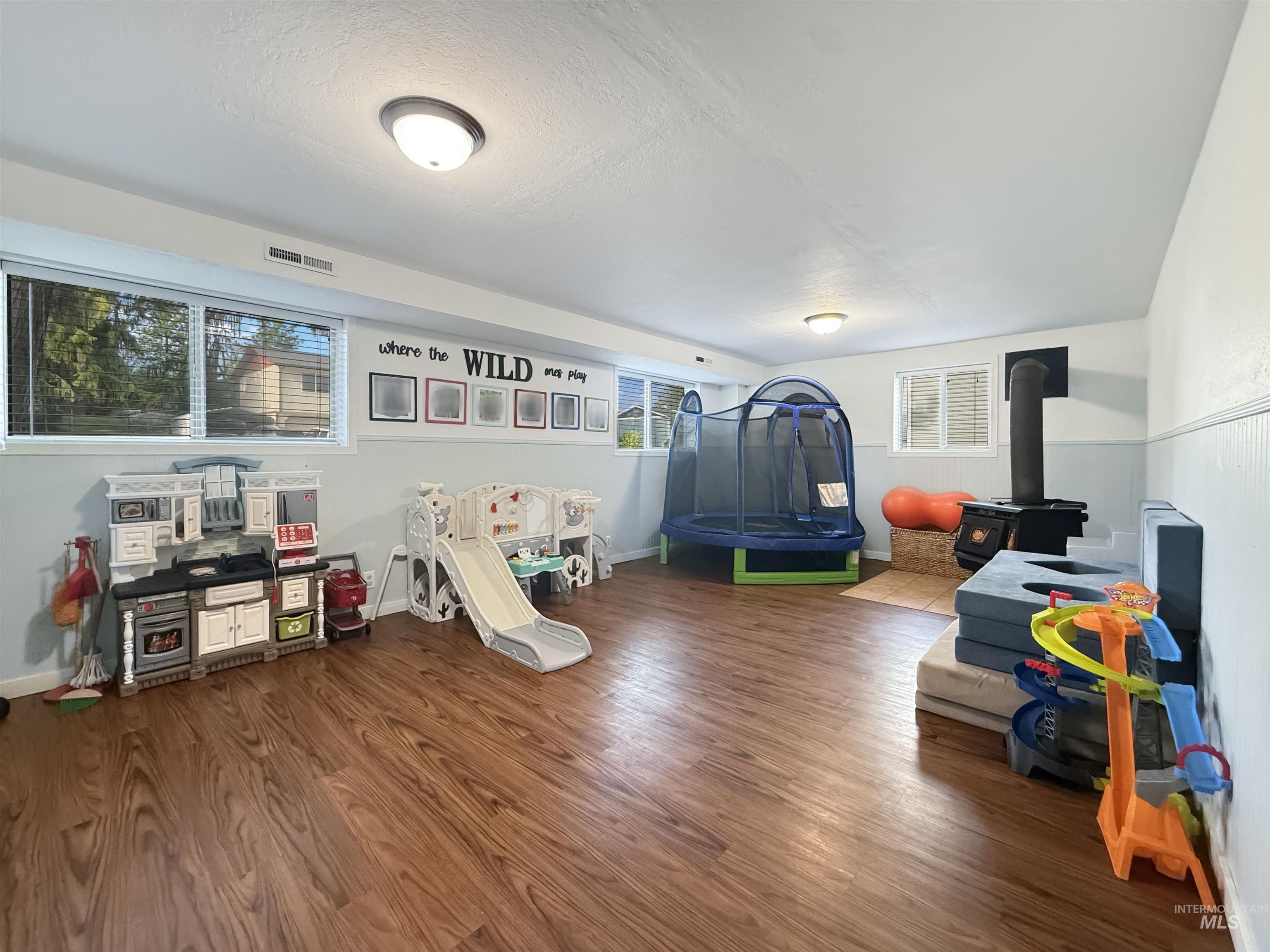 1007 Cedar Ave., Moscow, Idaho 83843, 4 Bedrooms, 2 Bathrooms, Residential For Sale, Price $449,000,MLS 98988131