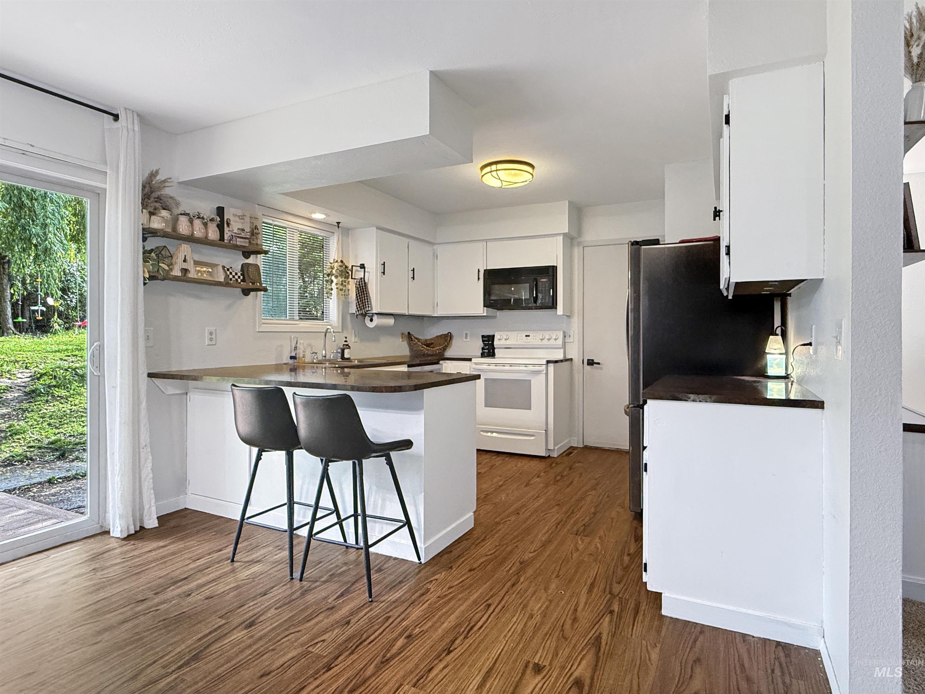 1007 Cedar Ave., Moscow, Idaho 83843, 4 Bedrooms, 2 Bathrooms, Residential For Sale, Price $449,000,MLS 98988131