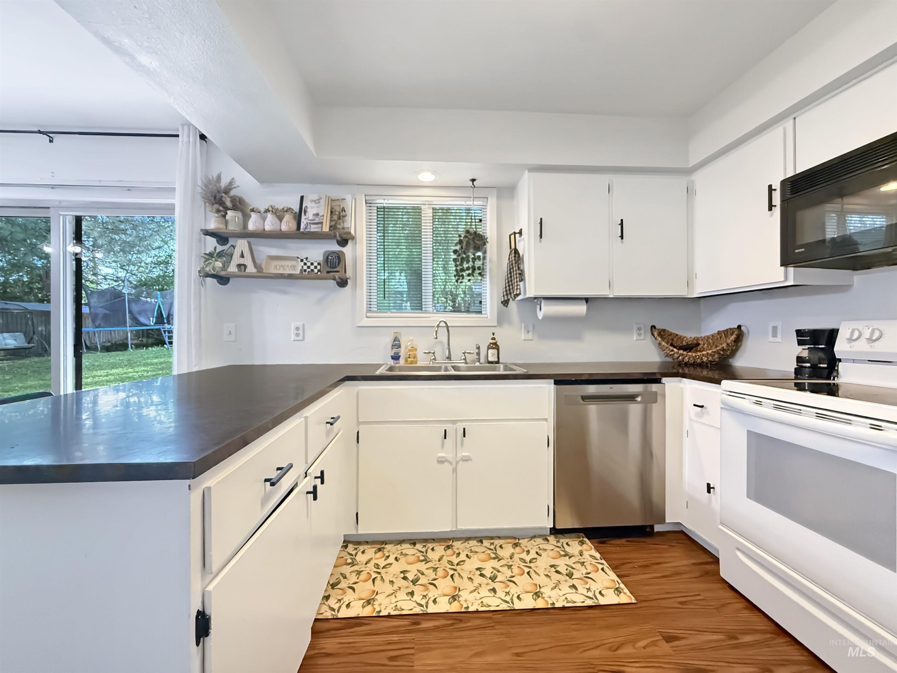1007 Cedar Ave., Moscow, Idaho 83843, 4 Bedrooms, 2 Bathrooms, Residential For Sale, Price $449,000,MLS 98988131