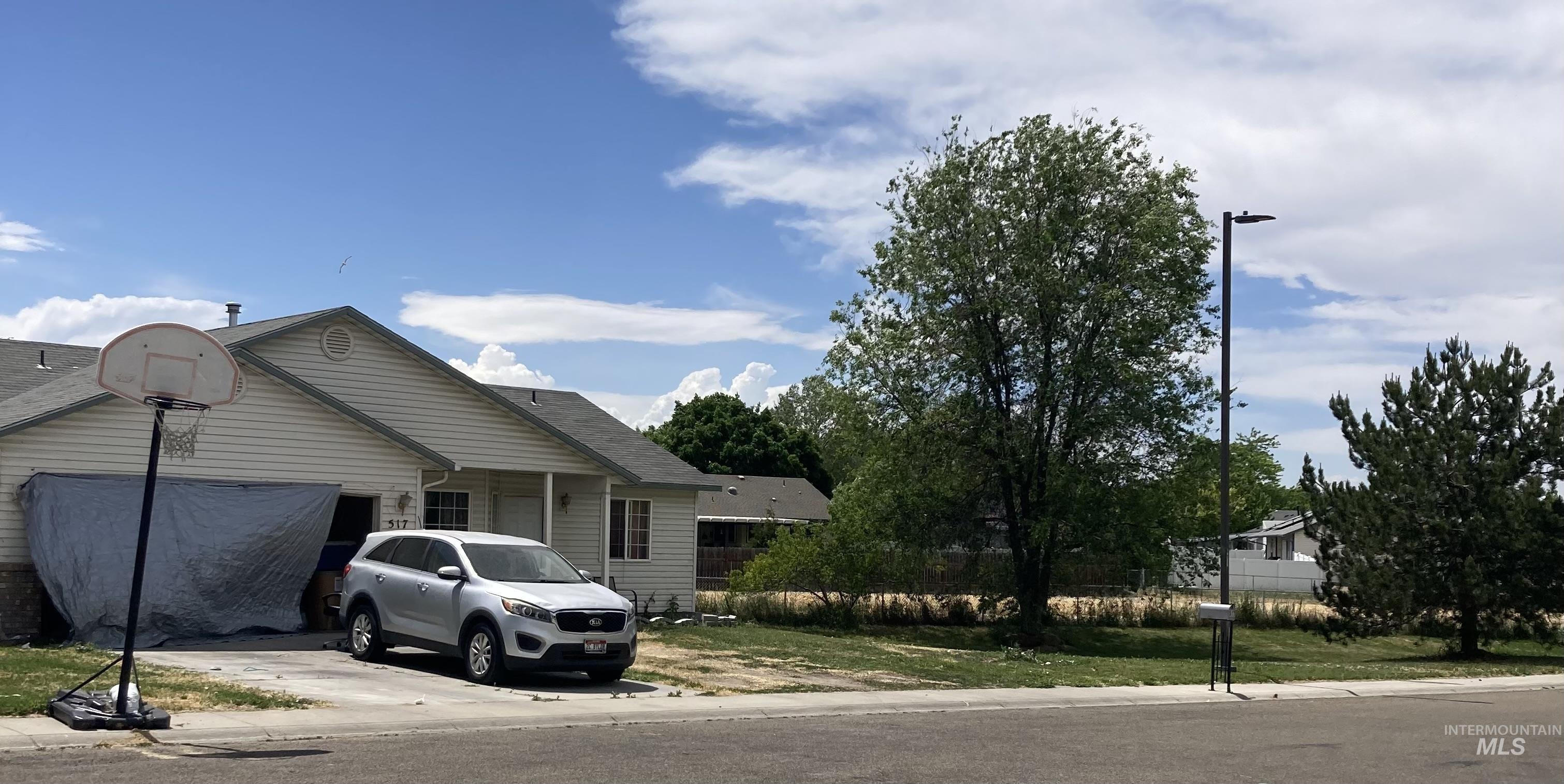 517 E Dooley Ln, Nampa, Idaho 83686, 3 Bedrooms, 2 Bathrooms, Residential For Sale, Price $250,000,MLS 98988136