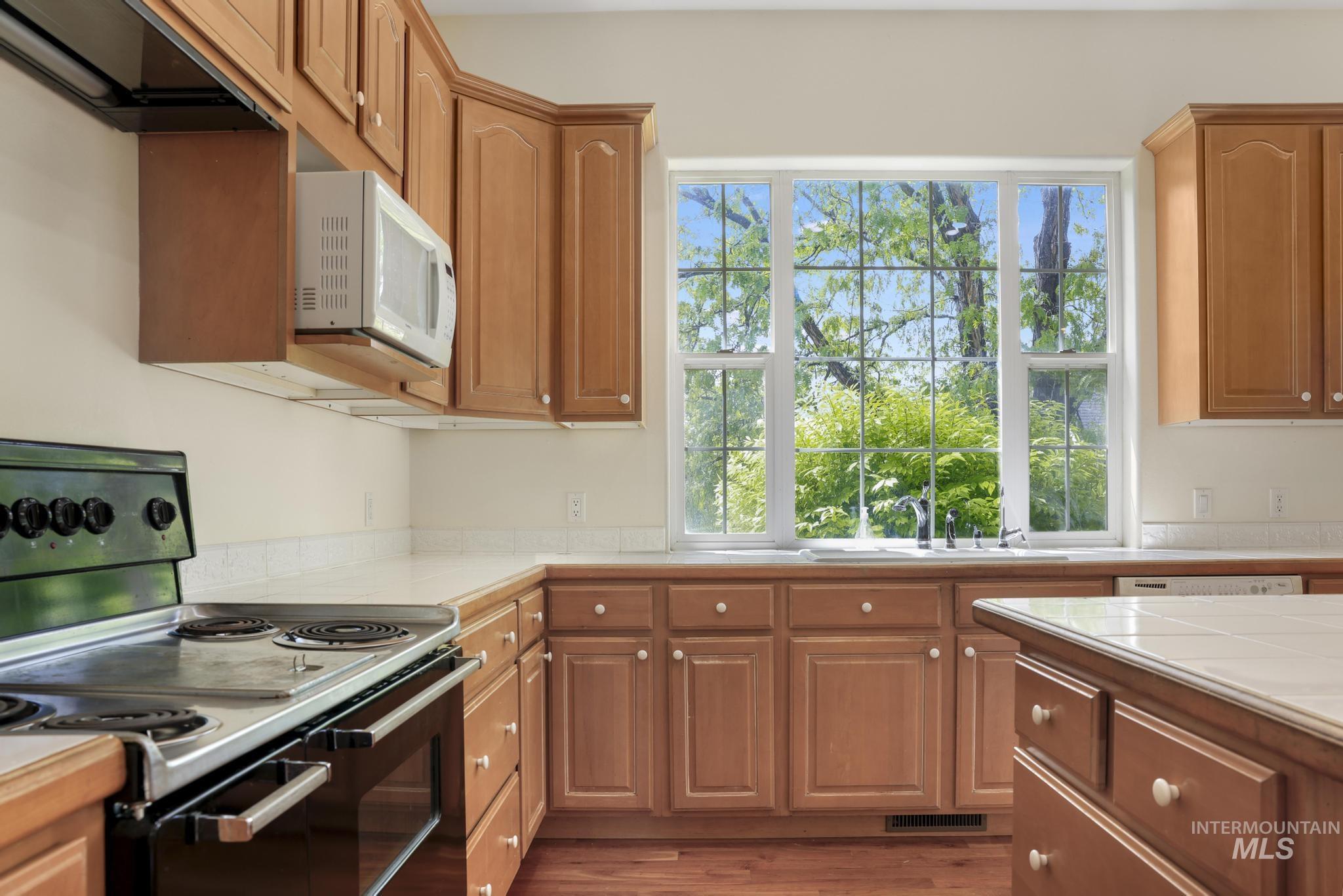 3711 N 2506 E, Twin Falls, Idaho 83301, 3 Bedrooms, 3 Bathrooms, Residential For Sale, Price $875,000, 98988138