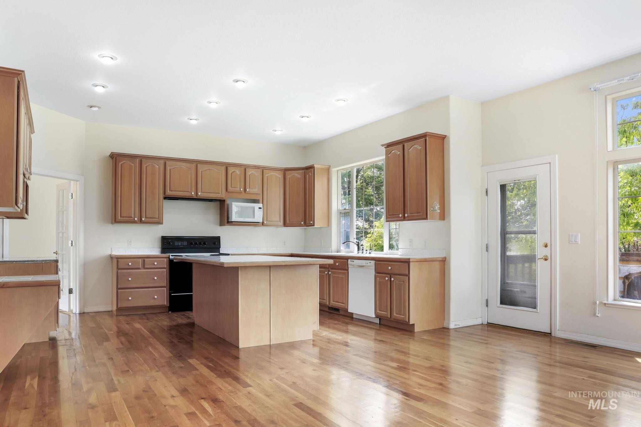 3711 N 2506 E, Twin Falls, Idaho 83301, 3 Bedrooms, 3 Bathrooms, Residential For Sale, Price $875,000, 98988138