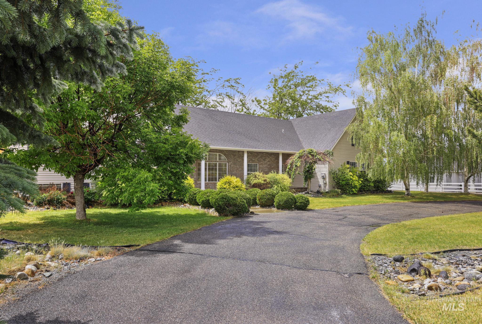3711 N 2506 E, Twin Falls, Idaho 83301, 3 Bedrooms, 3 Bathrooms, Residential For Sale, Price $875,000, 98988138