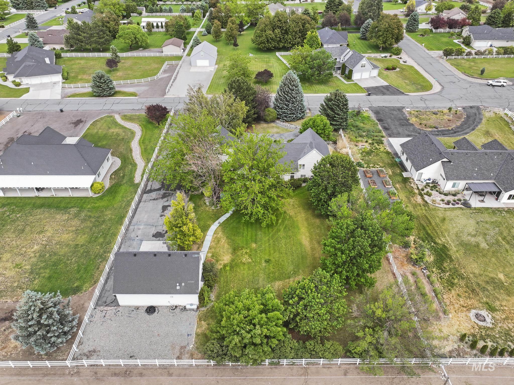 3711 N 2506 E, Twin Falls, Idaho 83301, 3 Bedrooms, 3 Bathrooms, Residential For Sale, Price $875,000, 98988138