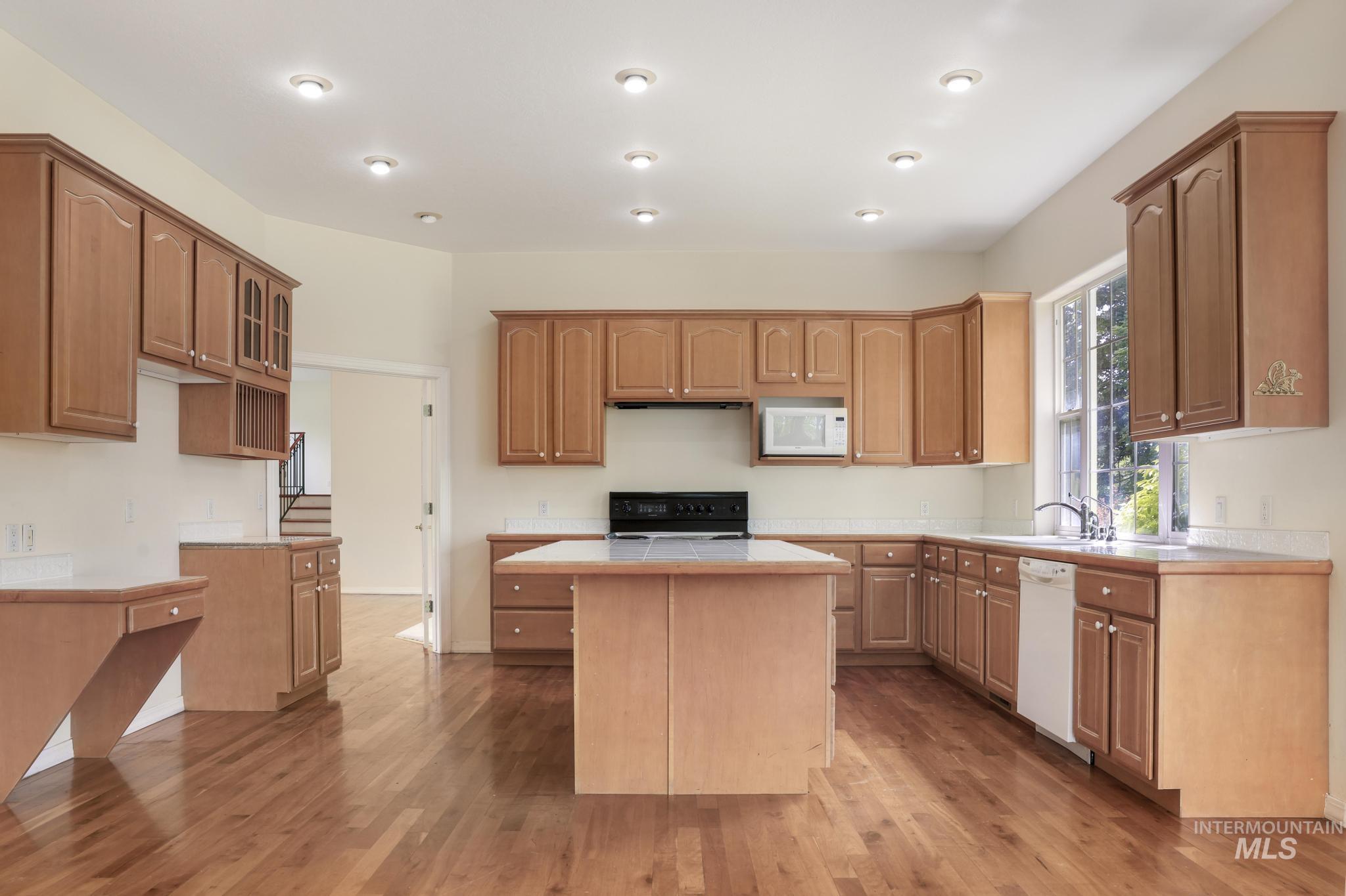 3711 N 2506 E, Twin Falls, Idaho 83301, 3 Bedrooms, 3 Bathrooms, Residential For Sale, Price $875,000, 98988138
