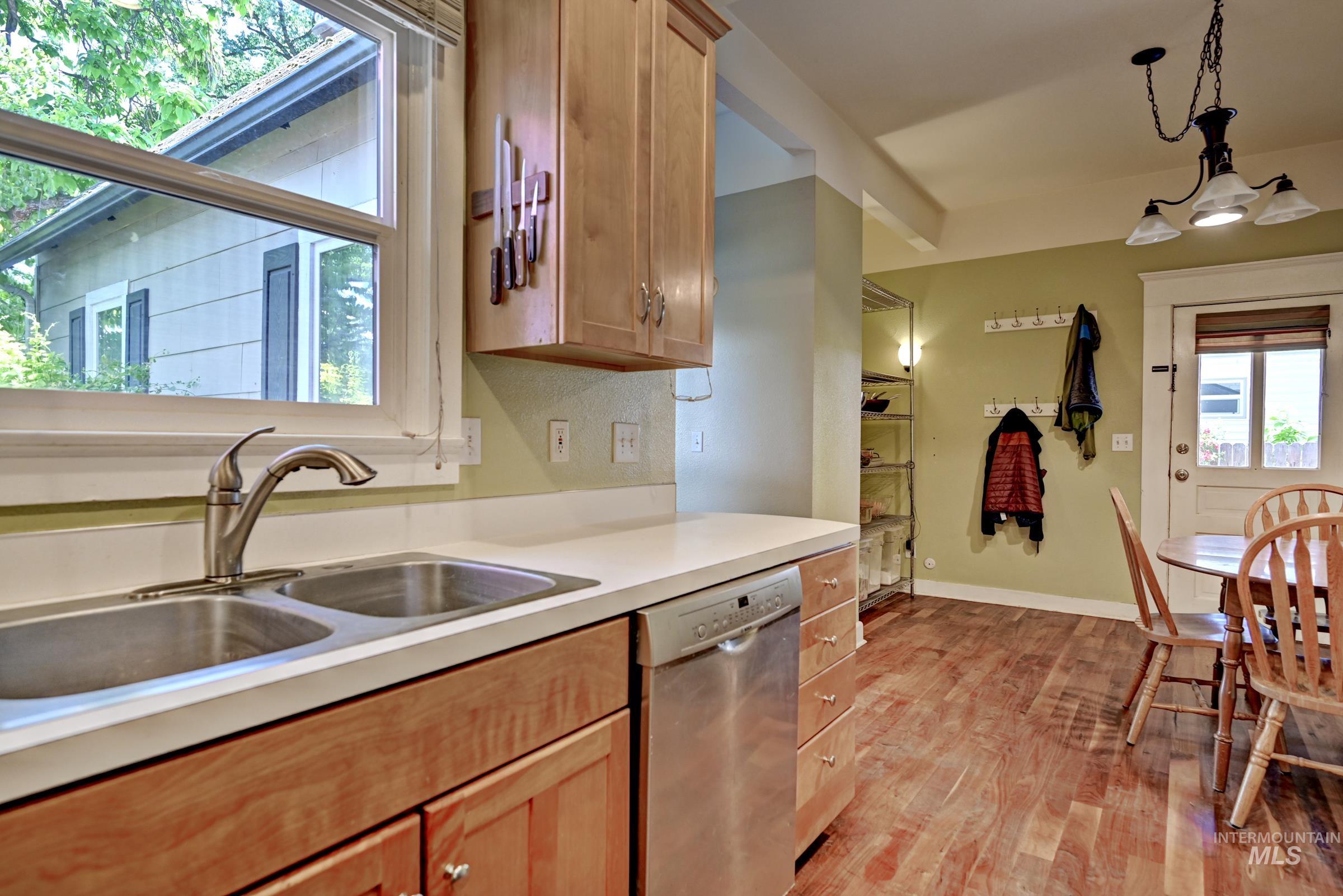 1303 N 15th St, Boise, Idaho 83702, 3 Bedrooms, 2 Bathrooms, Residential For Sale, Price $698,888, 98988140