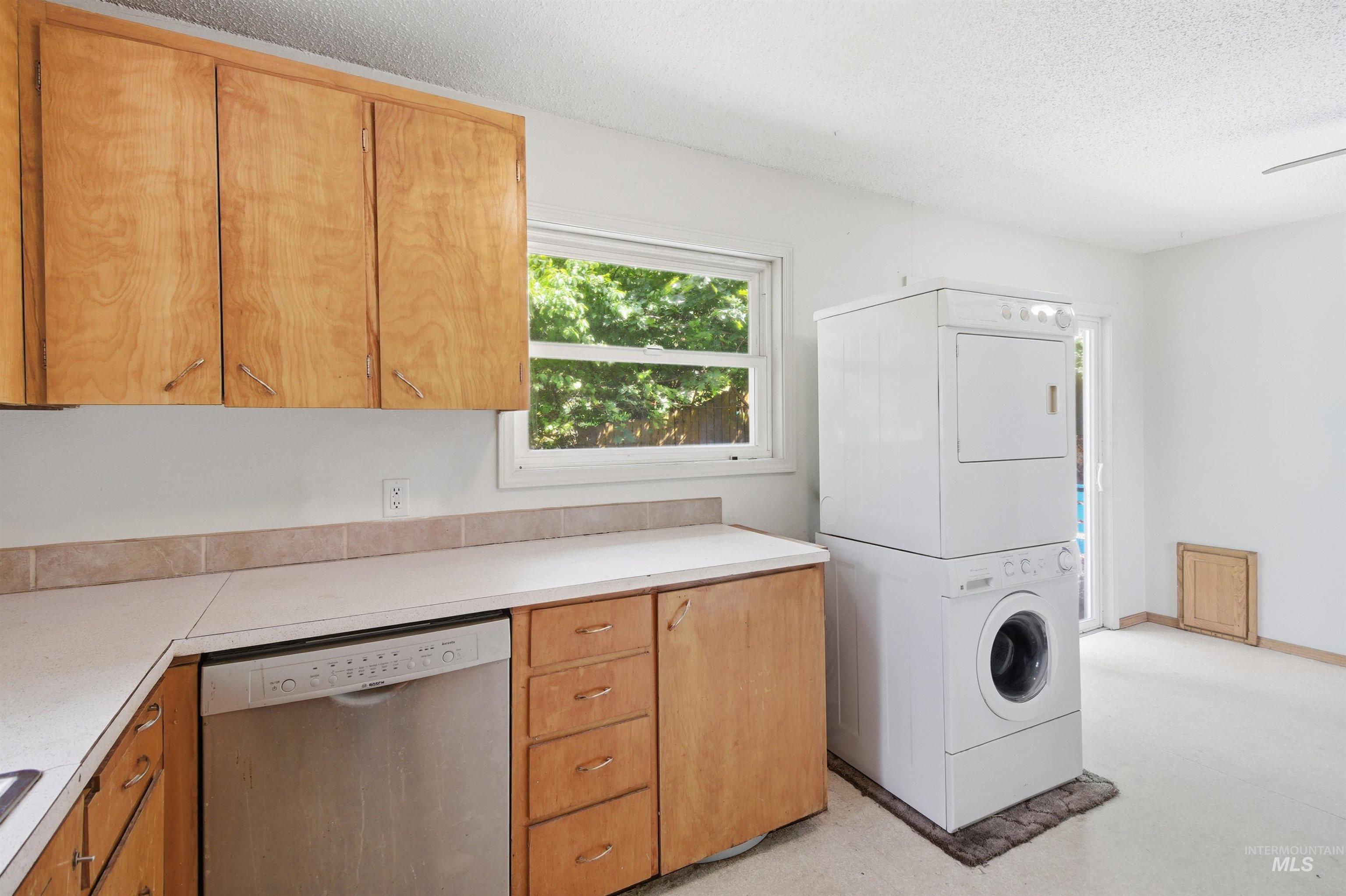 416 N Van Buren, Moscow, Idaho 83843, 2 Bedrooms, 1 Bathroom, Residential Income For Sale, Price $415,000,MLS 98988152