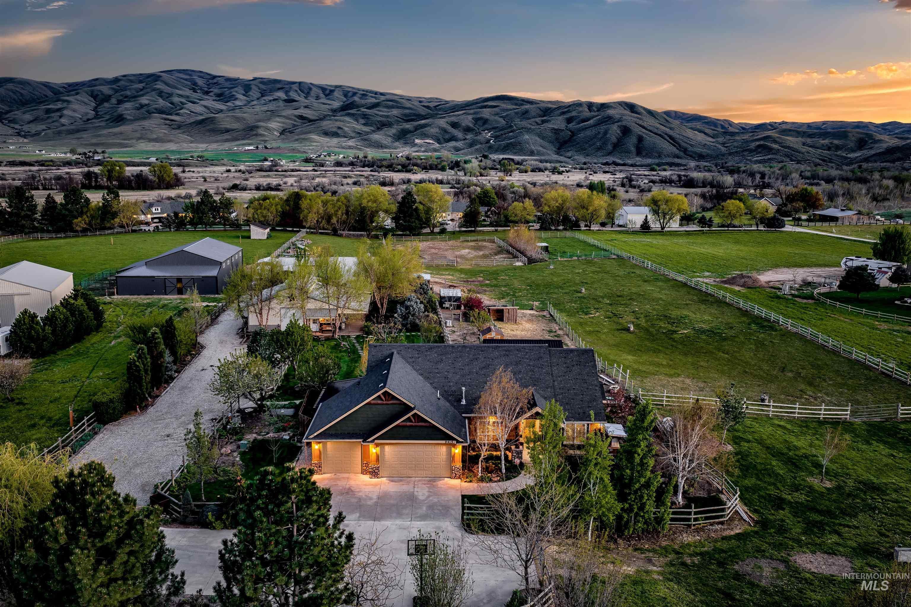 9415 N Highway 52, Horseshoe Bend, Idaho 83629, 3 Bedrooms, 2 Bathrooms, Residential For Sale, Price $1,380,000,MLS 98988172
