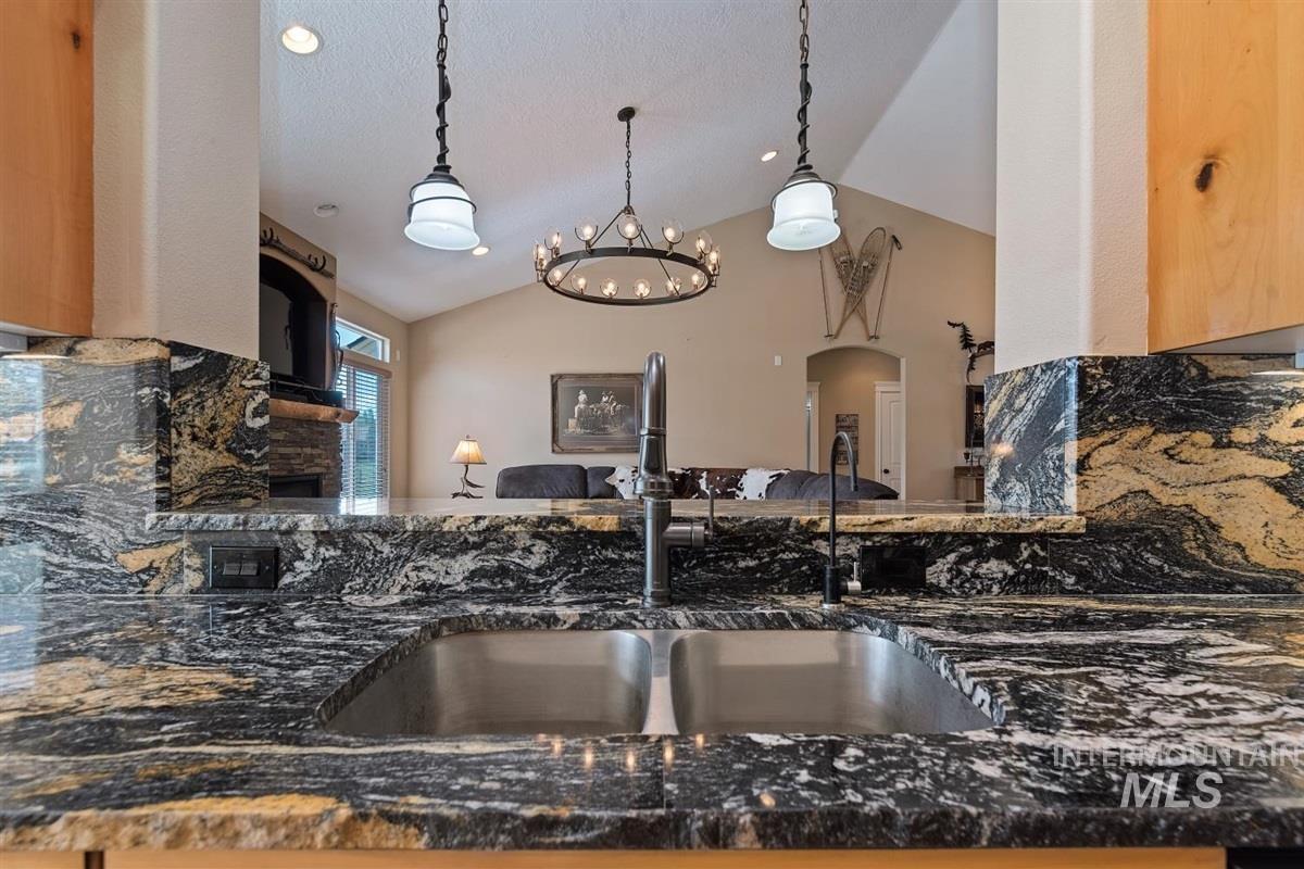 9415 N Highway 52, Horseshoe Bend, Idaho 83629, 3 Bedrooms, 2 Bathrooms, Residential For Sale, Price $1,380,000,MLS 98988172