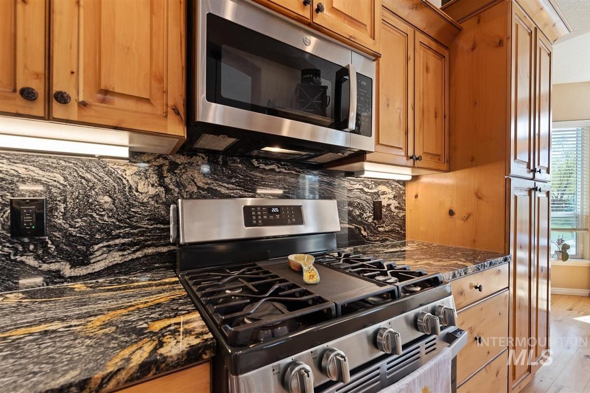 9415 N Highway 52, Horseshoe Bend, Idaho 83629, 3 Bedrooms, 2 Bathrooms, Residential For Sale, Price $1,380,000,MLS 98988172