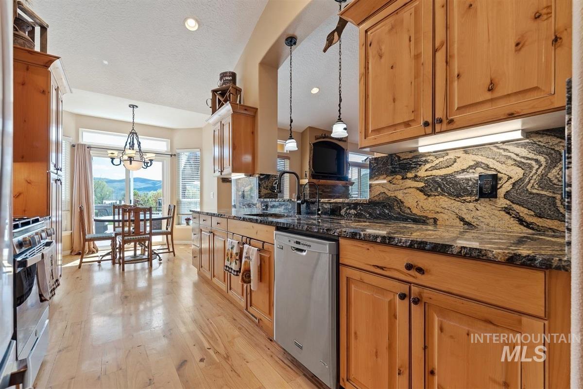 9415 N Highway 52, Horseshoe Bend, Idaho 83629, 3 Bedrooms, 2 Bathrooms, Residential For Sale, Price $1,380,000,MLS 98988172