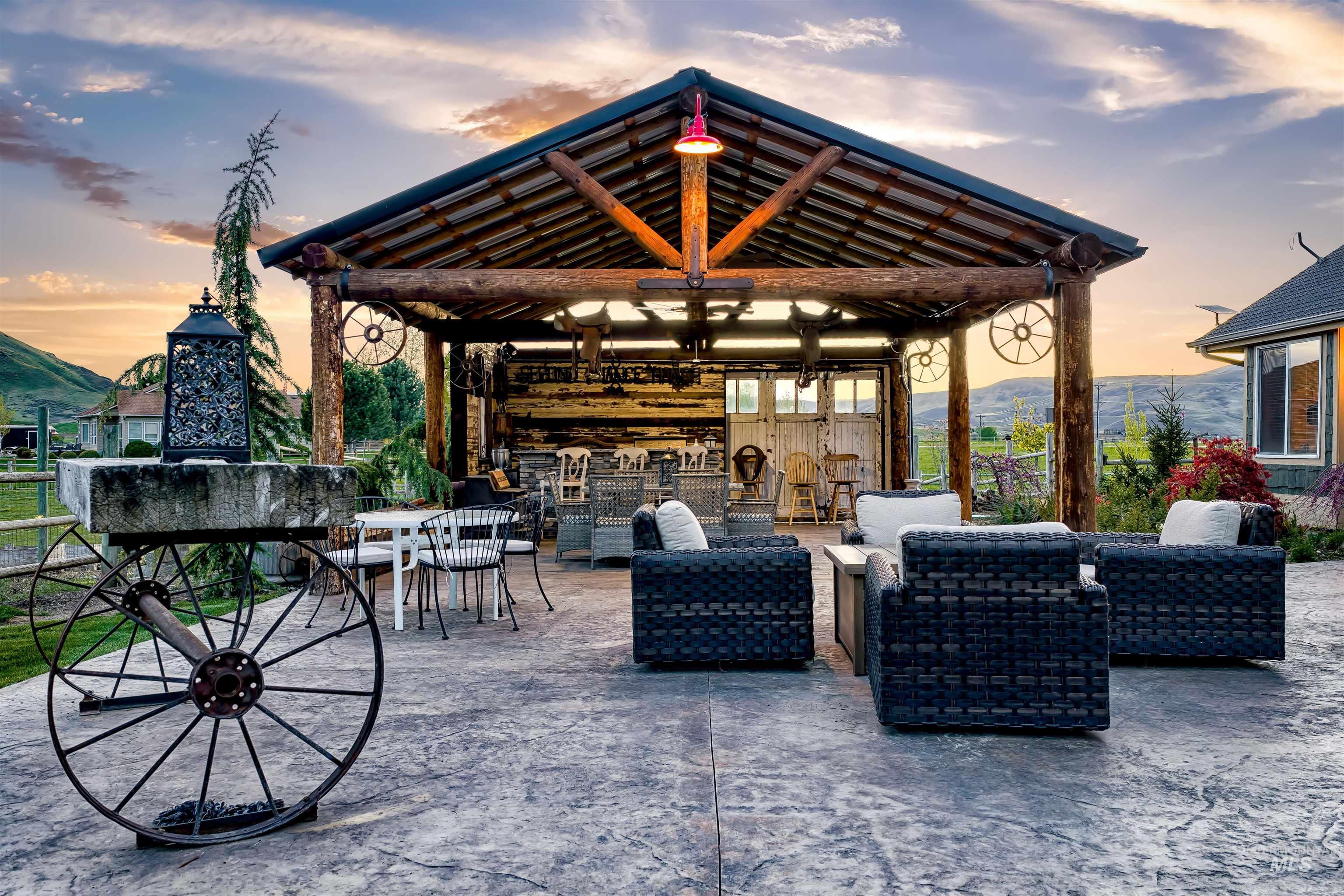 9415 N Highway 52, Horseshoe Bend, Idaho 83629, 3 Bedrooms, 2 Bathrooms, Residential For Sale, Price $1,380,000,MLS 98988172