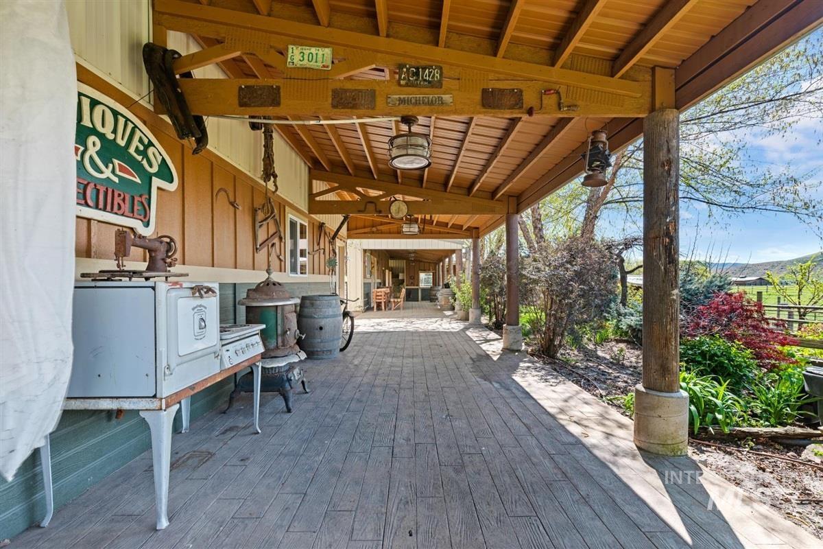 9415 N Highway 52, Horseshoe Bend, Idaho 83629, 3 Bedrooms, 2 Bathrooms, Residential For Sale, Price $1,380,000,MLS 98988172