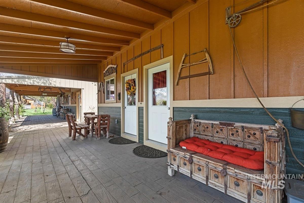 9415 N Highway 52, Horseshoe Bend, Idaho 83629, 3 Bedrooms, 2 Bathrooms, Residential For Sale, Price $1,380,000,MLS 98988172