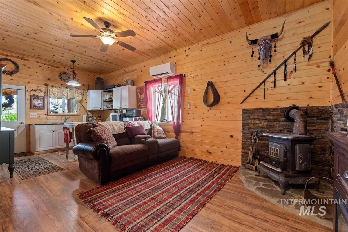 9415 N Highway 52, Horseshoe Bend, Idaho 83629, 3 Bedrooms, 2 Bathrooms, Residential For Sale, Price $1,380,000,MLS 98988172