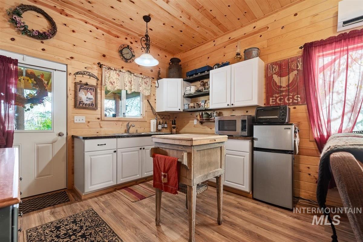 9415 N Highway 52, Horseshoe Bend, Idaho 83629, 3 Bedrooms, 2 Bathrooms, Residential For Sale, Price $1,380,000,MLS 98988172
