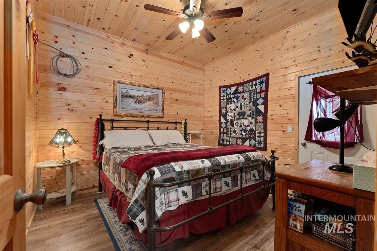9415 N Highway 52, Horseshoe Bend, Idaho 83629, 3 Bedrooms, 2 Bathrooms, Residential For Sale, Price $1,380,000,MLS 98988172