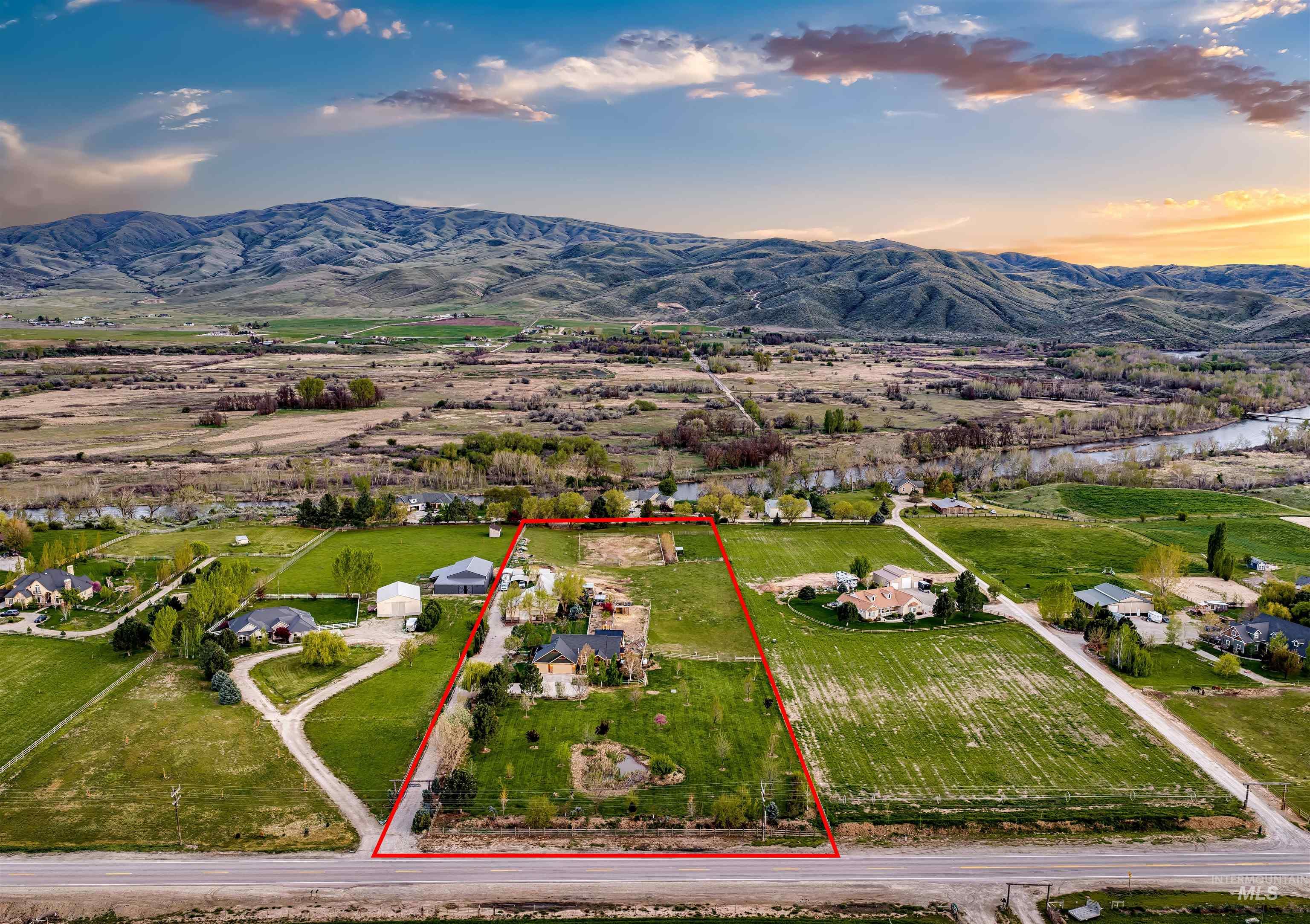 9415 N Highway 52, Horseshoe Bend, Idaho 83629, 3 Bedrooms, 2 Bathrooms, Residential For Sale, Price $1,380,000,MLS 98988172
