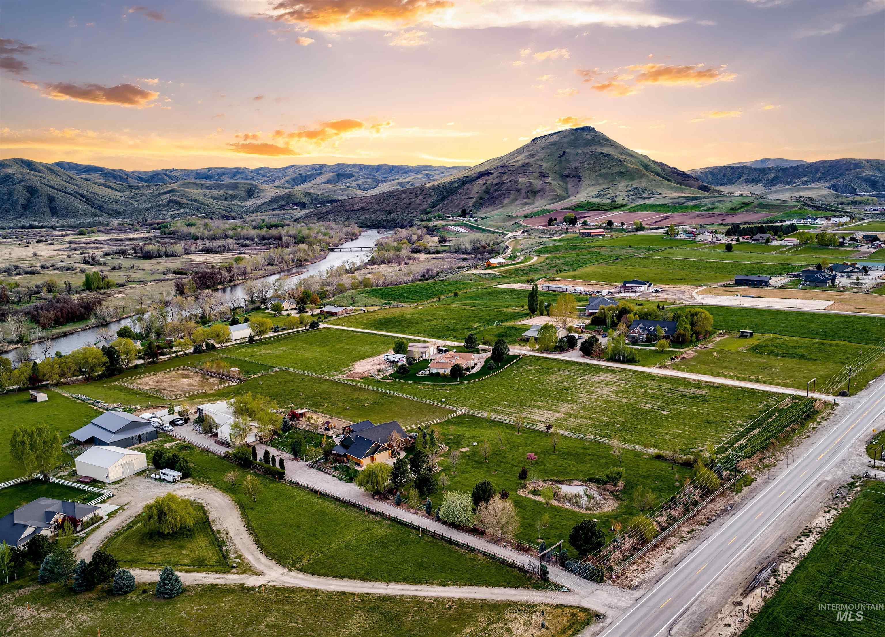 9415 N Highway 52, Horseshoe Bend, Idaho 83629, 3 Bedrooms, 2 Bathrooms, Residential For Sale, Price $1,380,000,MLS 98988172