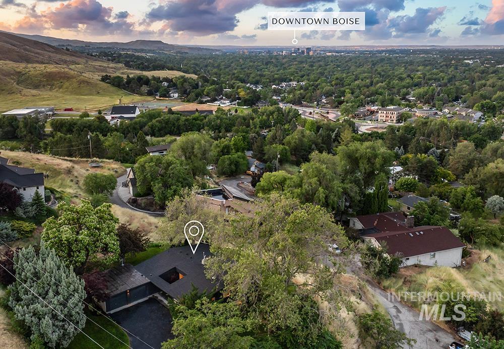 4440 N Ginzel, Boise, Idaho 83703-4218, 4 Bedrooms, 3 Bathrooms, Residential For Sale, Price $999,900, 98988173
