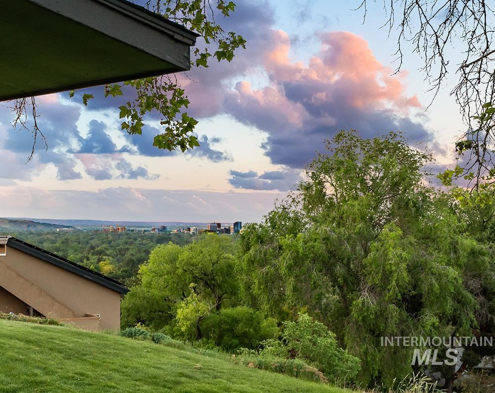 4440 N Ginzel, Boise, Idaho 83703-4218, 4 Bedrooms, 3 Bathrooms, Residential For Sale, Price $999,900, 98988173