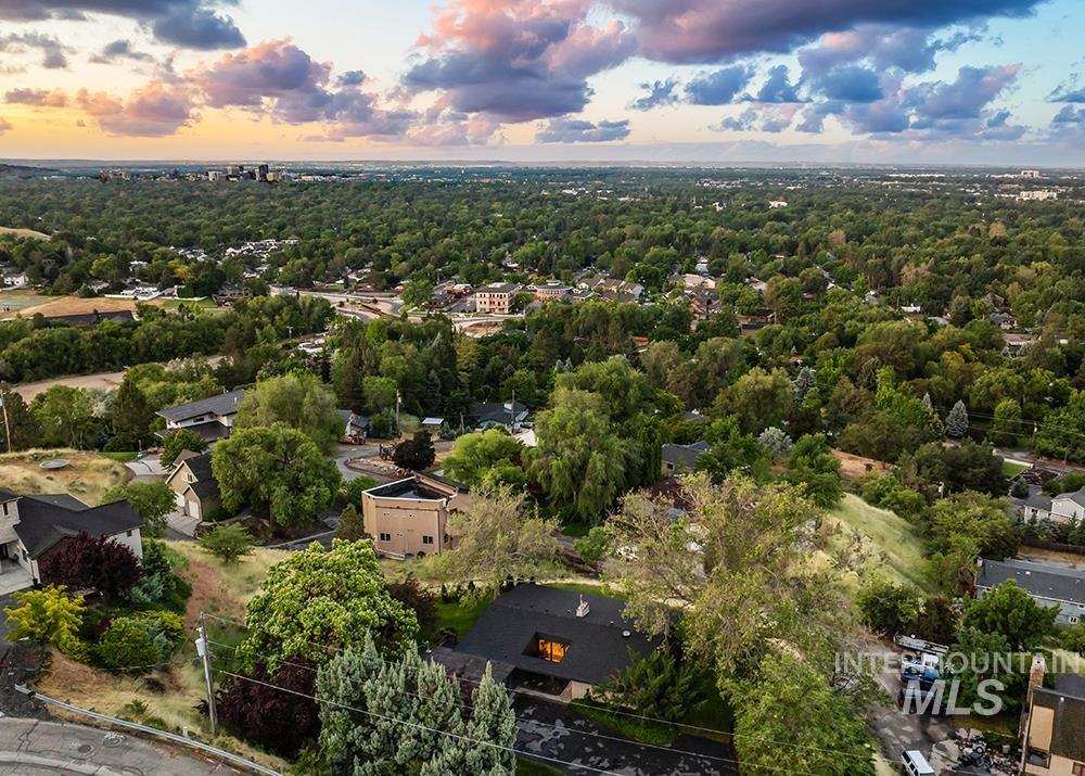 4440 N Ginzel, Boise, Idaho 83703-4218, 4 Bedrooms, 3 Bathrooms, Residential For Sale, Price $999,900, 98988173