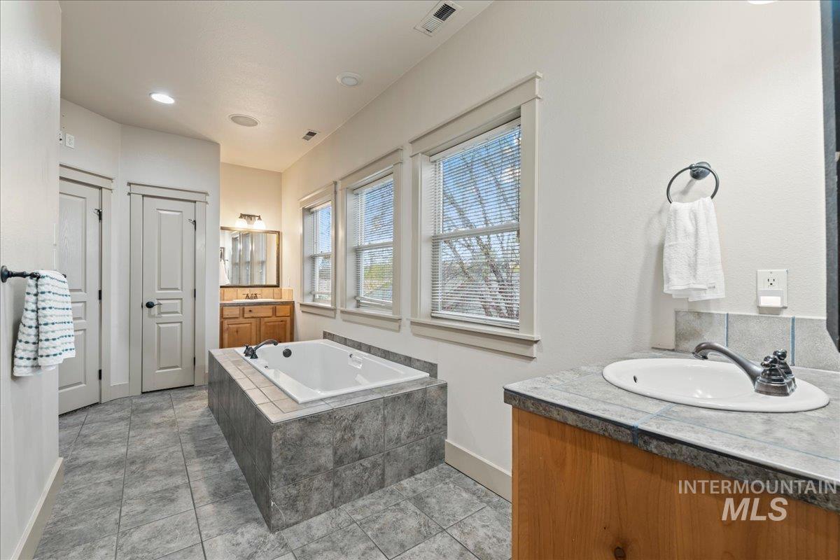 1896 E Meadow Creek Dr., Meridian, Idaho 83646, 4 Bedrooms, 2.5 Bathrooms, Residential For Sale, Price $579,900, 98988174