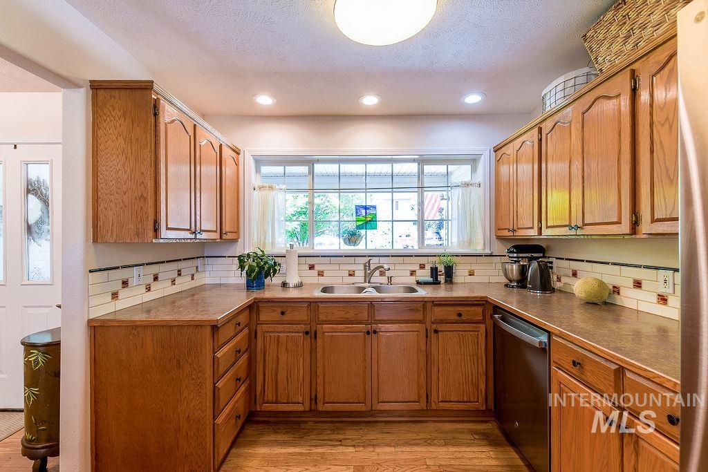 801 Conestoga Dr, Moscow, Idaho 83843, 5 Bedrooms, 3 Bathrooms, Residential For Sale, Price $699,000, 98988176