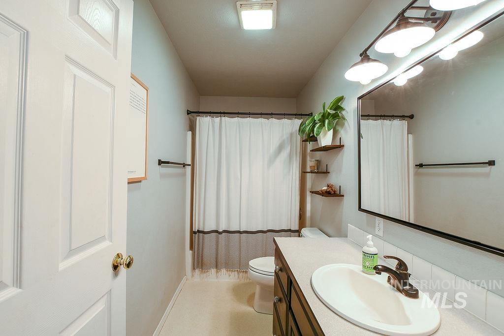 801 Conestoga Dr, Moscow, Idaho 83843, 5 Bedrooms, 3 Bathrooms, Residential For Sale, Price $699,000, 98988176