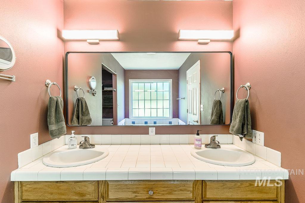 801 Conestoga Dr, Moscow, Idaho 83843, 5 Bedrooms, 3 Bathrooms, Residential For Sale, Price $699,000, 98988176