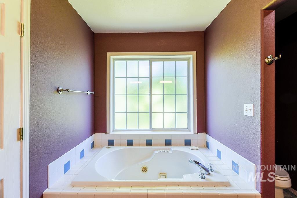 801 Conestoga Dr, Moscow, Idaho 83843, 5 Bedrooms, 3 Bathrooms, Residential For Sale, Price $699,000, 98988176