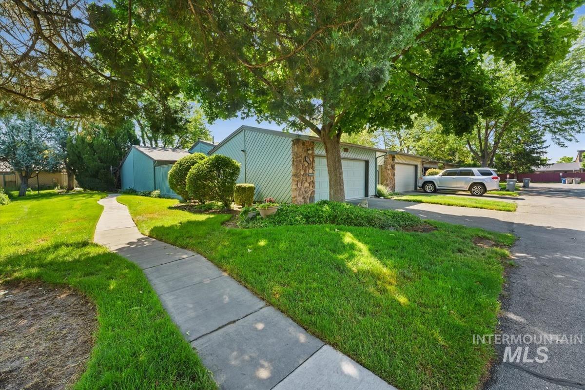 7123 W Cascade Dr, Boise, Idaho 83704-8633, 2 Bedrooms, 1.5 Bathrooms, Residential For Sale, Price $339,000, 98988179