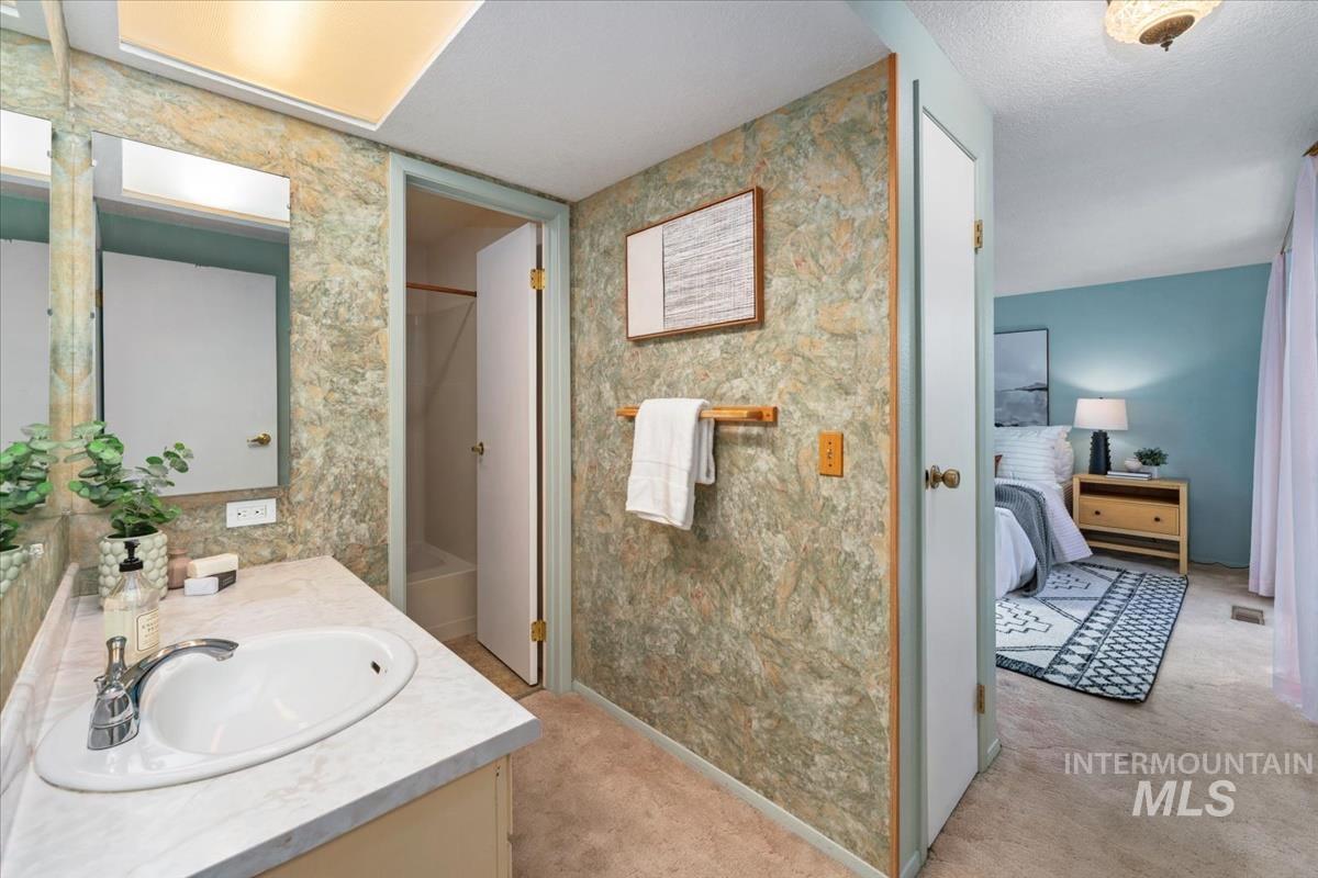 7123 W Cascade Dr, Boise, Idaho 83704-8633, 2 Bedrooms, 1.5 Bathrooms, Residential For Sale, Price $339,000, 98988179