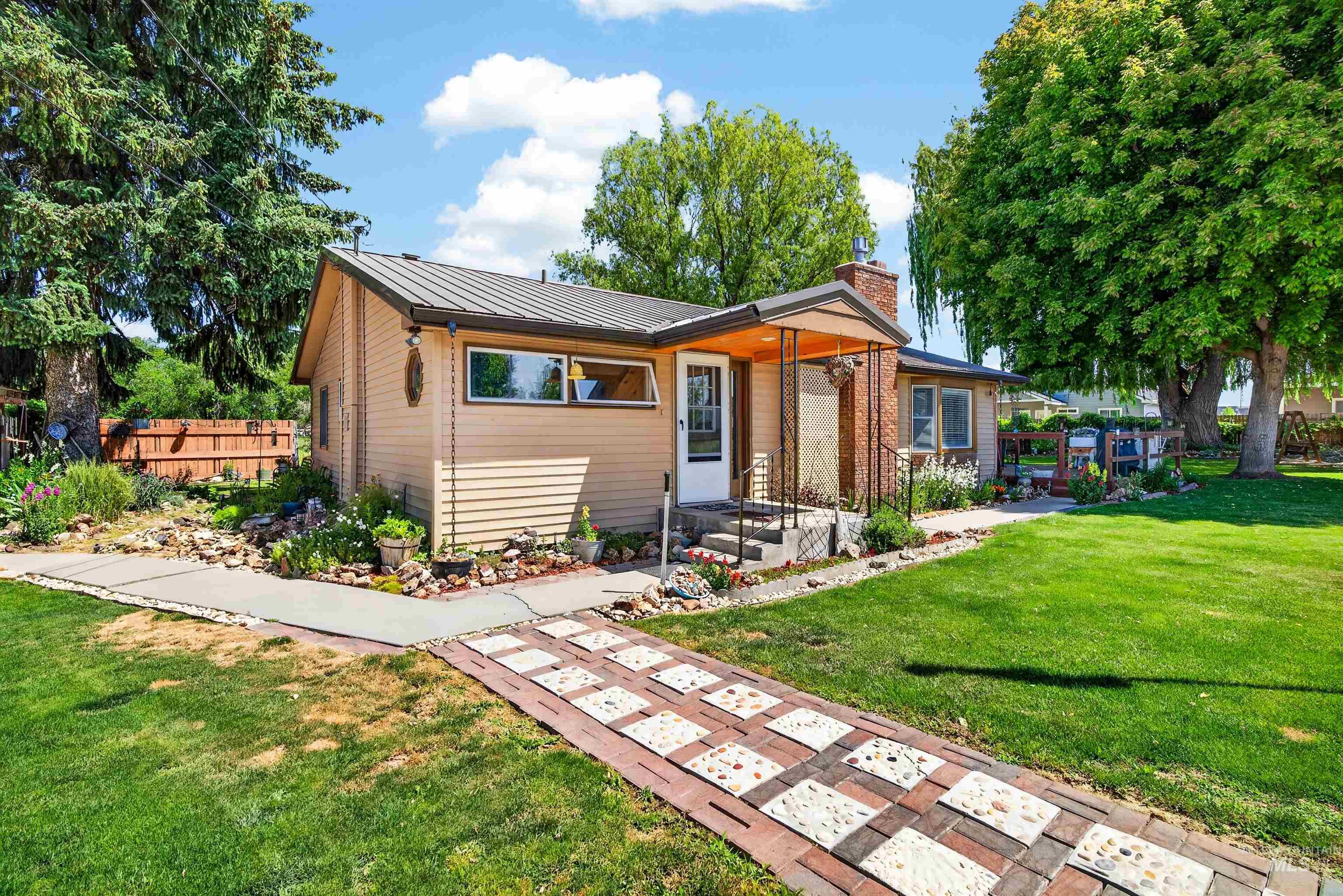 930 1/2 N 11 St., Payette, Idaho 83661, 3 Bedrooms, 1 Bathroom, Residential For Sale, Price $400,000, 98988182