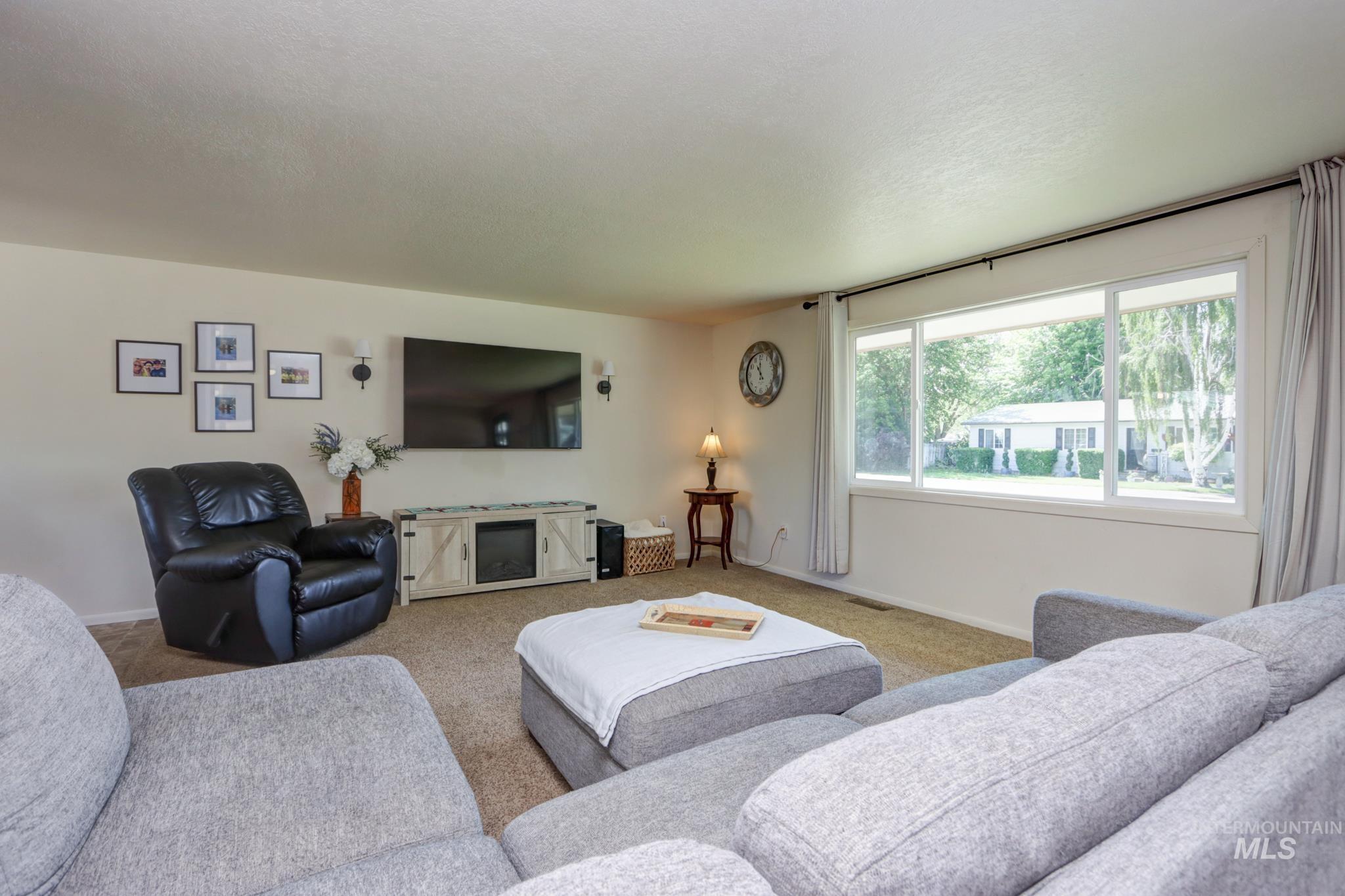 546 W Third, Emmett, Idaho 83617, 3 Bedrooms, 1.5 Bathrooms, Residential For Sale, Price $355,000, 98988206