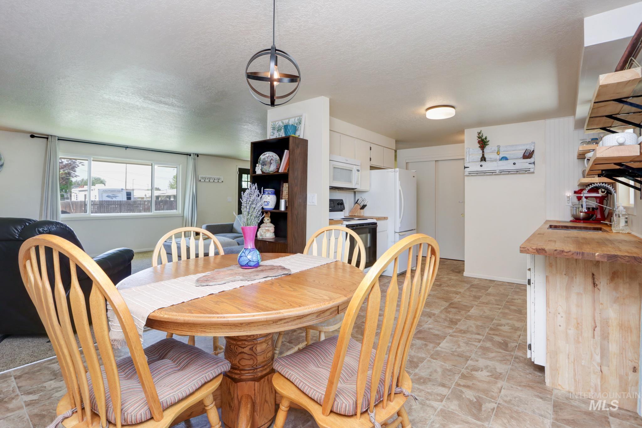 546 W Third, Emmett, Idaho 83617, 3 Bedrooms, 1.5 Bathrooms, Residential For Sale, Price $355,000, 98988206
