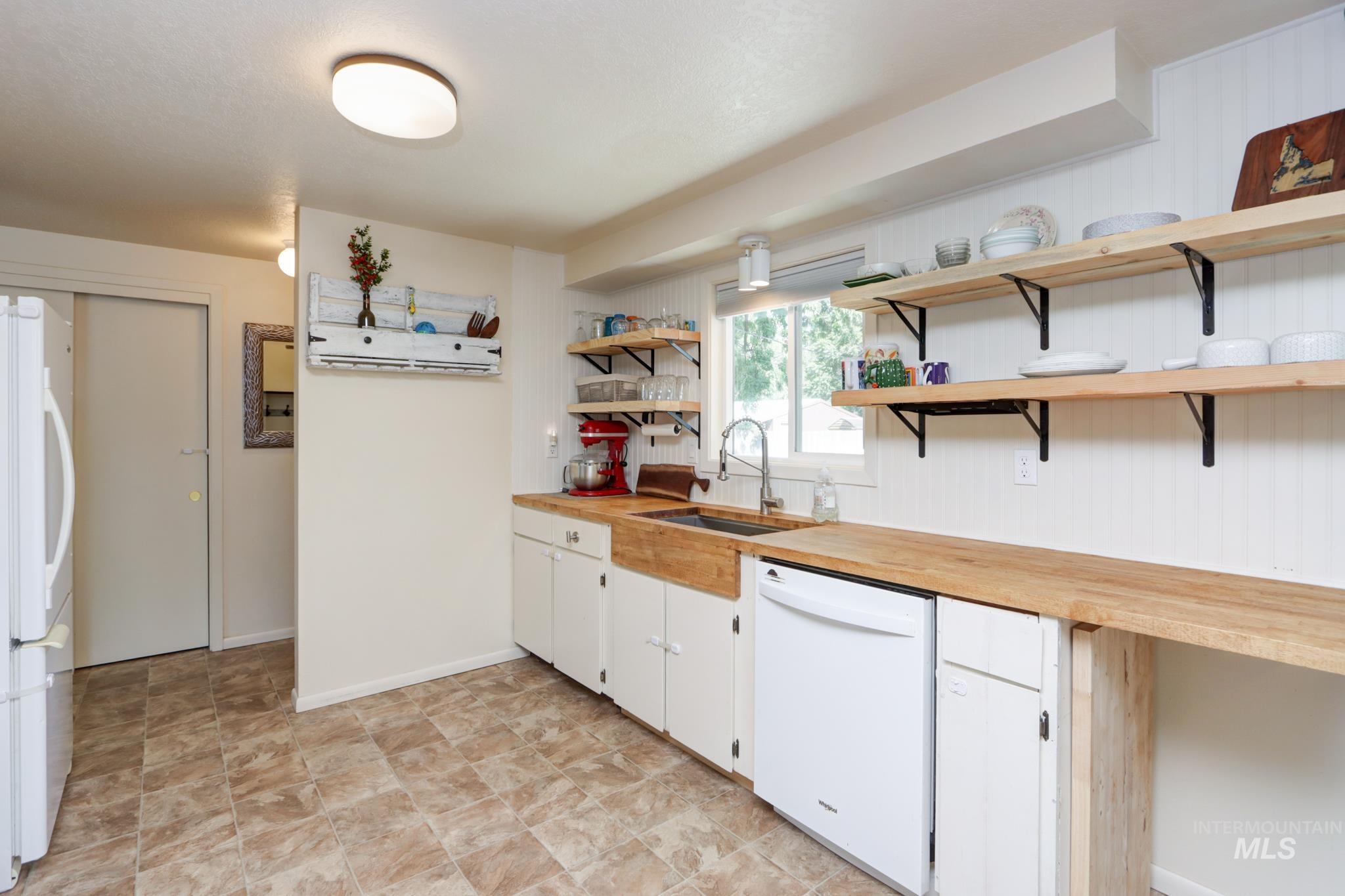 546 W Third, Emmett, Idaho 83617, 3 Bedrooms, 1.5 Bathrooms, Residential For Sale, Price $355,000, 98988206