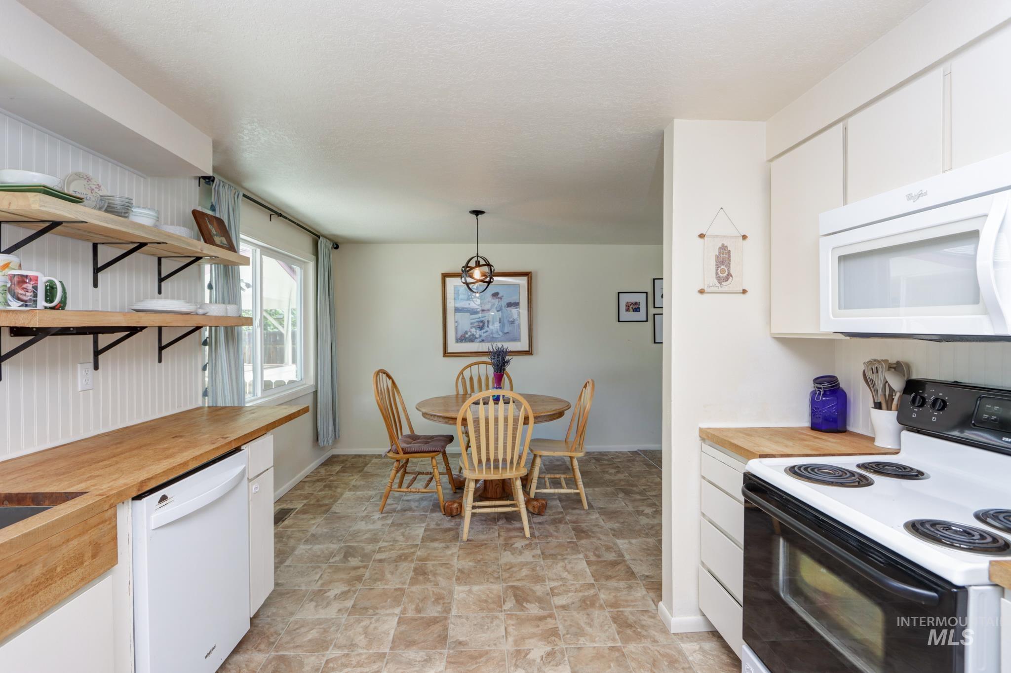 546 W Third, Emmett, Idaho 83617, 3 Bedrooms, 1.5 Bathrooms, Residential For Sale, Price $355,000, 98988206